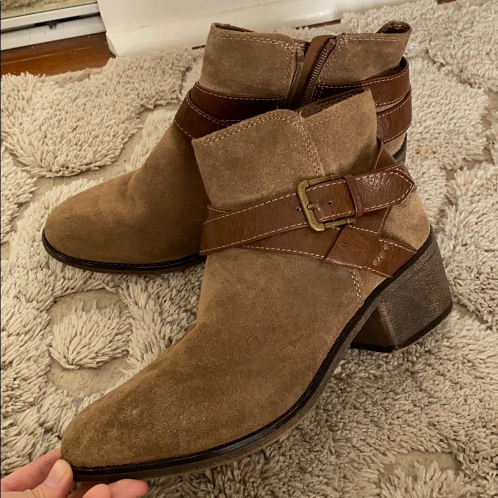 Brown short booties with buckle